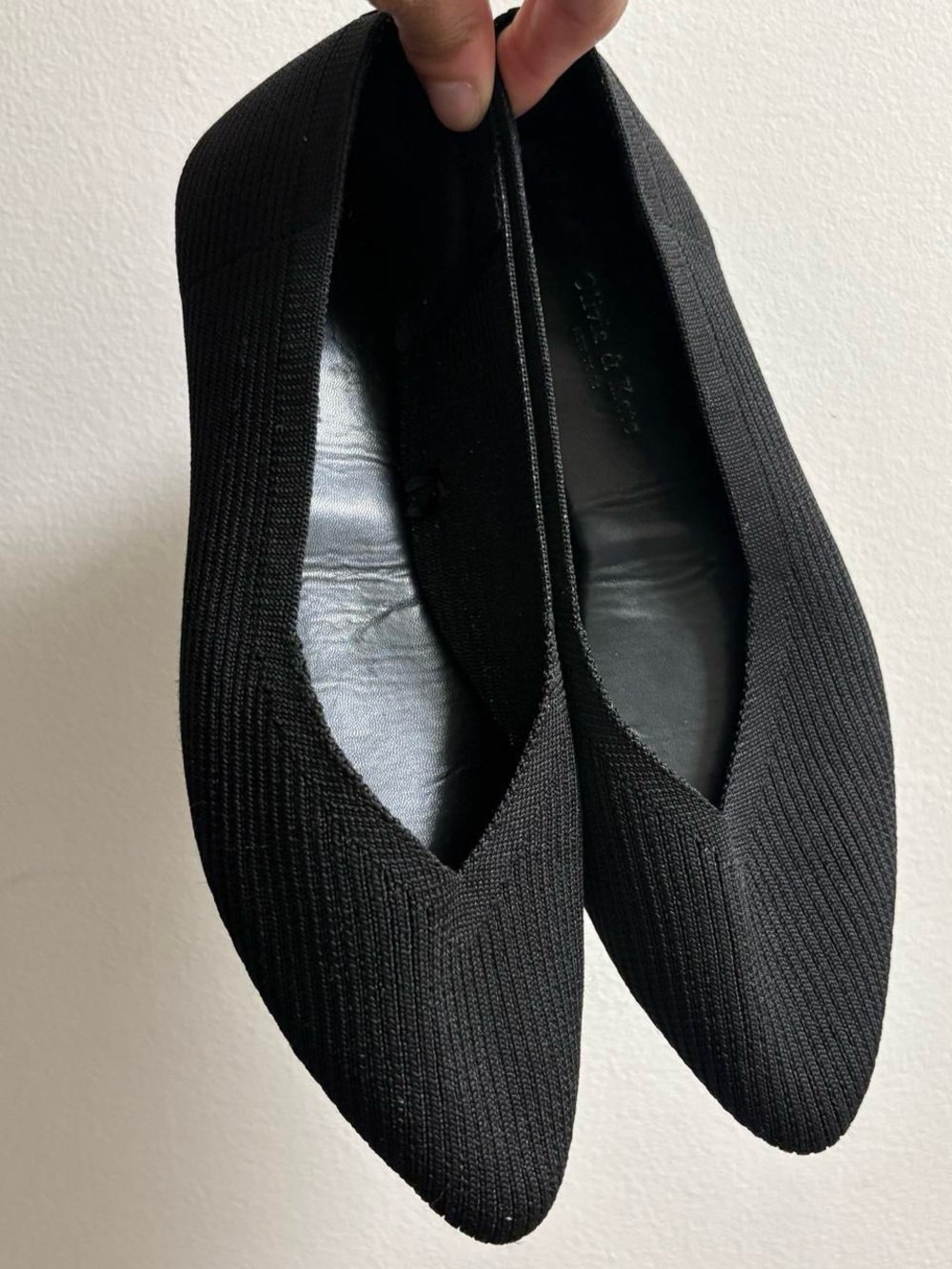 Olive & Kate Black Knit Pointed Toe V-Cut Ballet Flats Sz 8.5